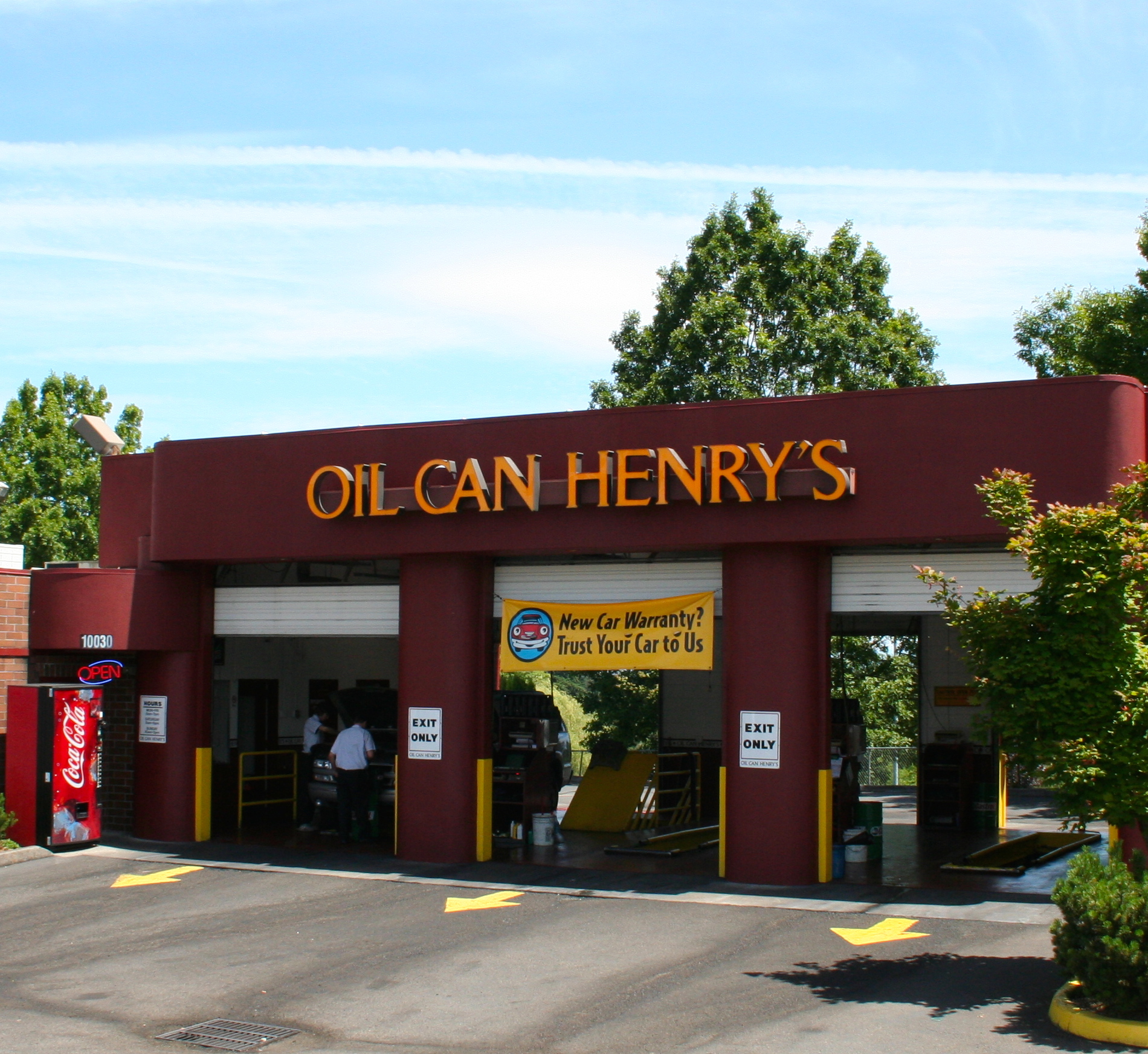 Oil Can Henry's - 10030 S.W. Capitol Highway, Portland, Oregon